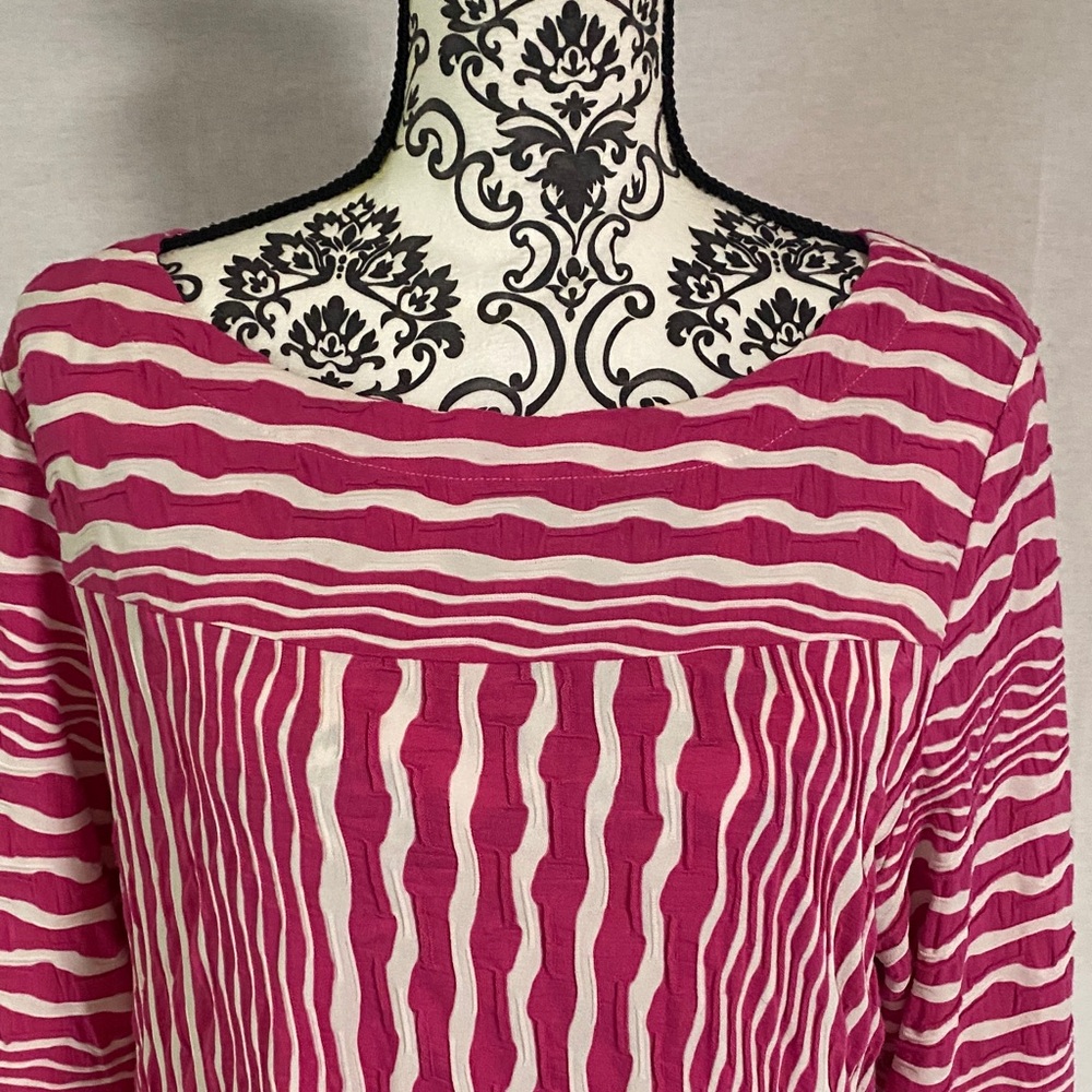 IC Collection by Connie K Vibrant Pink and White Women's Tunic Rayon Textured - Picture 2 of 8
